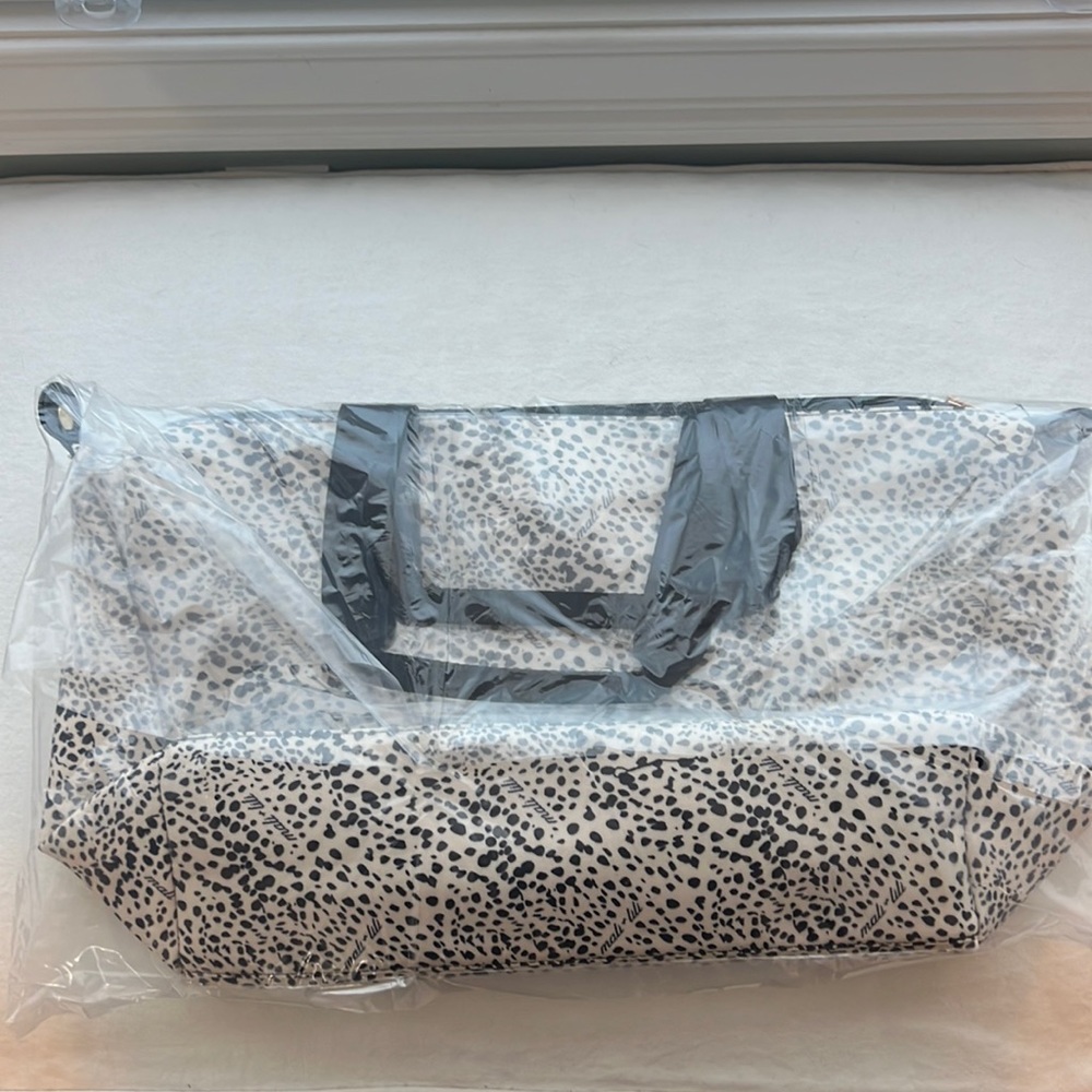 Mail and Lili Tote